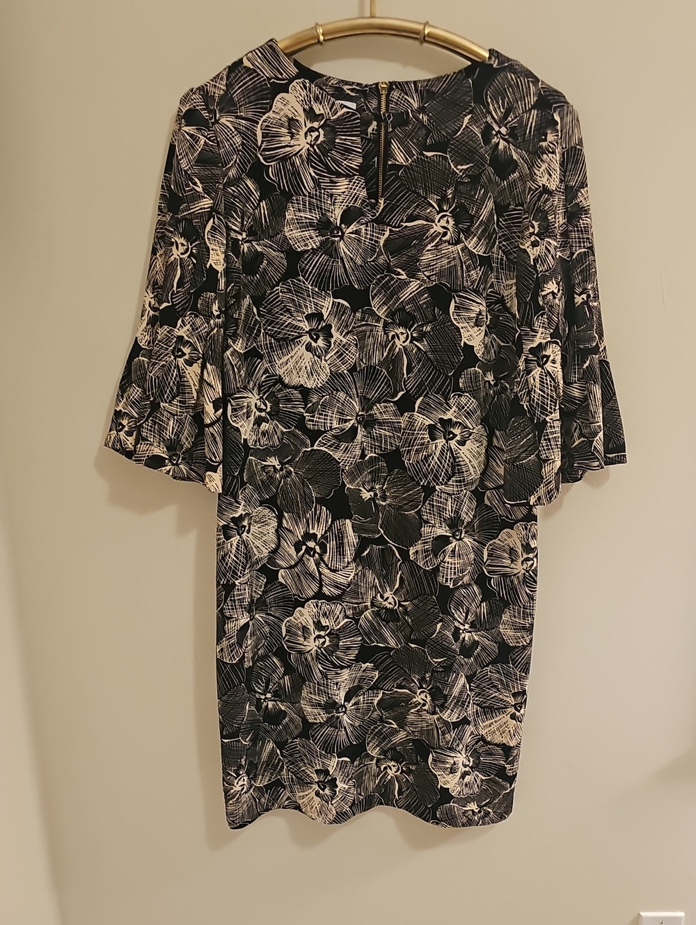 Sara Cammpbell Floral Print Bell-Sleeve Shift Dress - Black & Cream. Sz 12.
